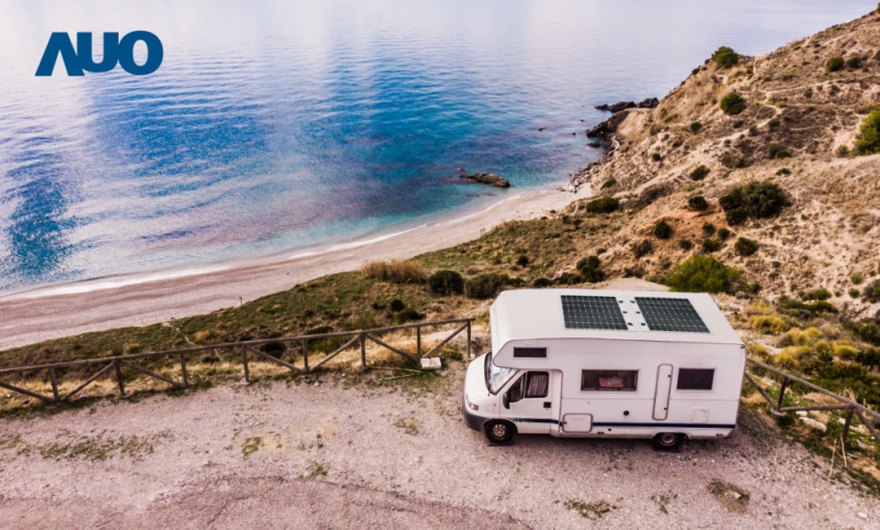 「可撓輕量化太陽光電板SunCurva」使用輕量特殊耐候型複合板取代傳統太陽能板的玻璃前板，不僅降低70%重量，每米平方僅3Kg；具有抗衝擊性能及通過電磁相容性測試，可應用於交通運輸工具，如露營車、遊艇等